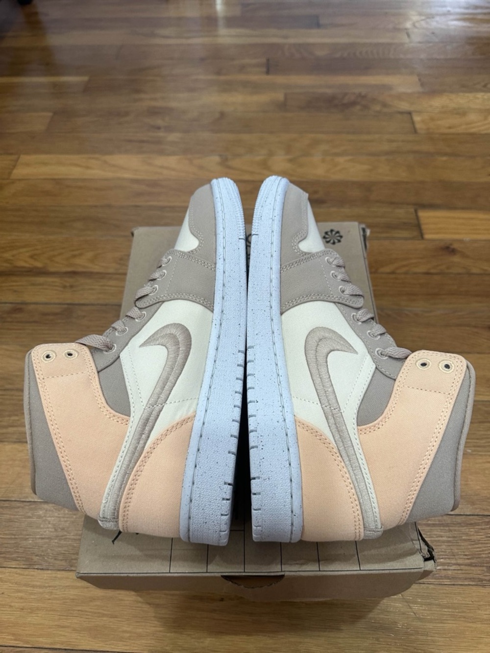 *New* Jordan 1 Mid Women Brown (DV0427-102) Size 8.5W *Damaged Original Box* - Picture 4 of 11